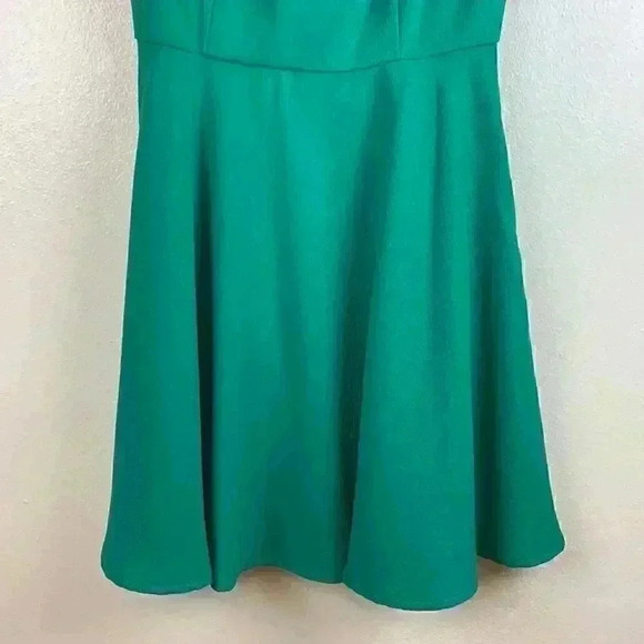 Nwt ๐ Lucy Paris green short dress with full skirt size medium - Picture 4 of 9